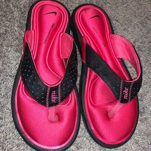 Women size 6 Nike comfort gel flip flops